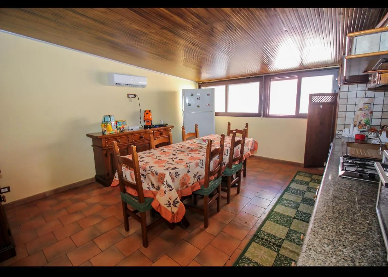 Anthony Apartments Central Station Palermo Guest house