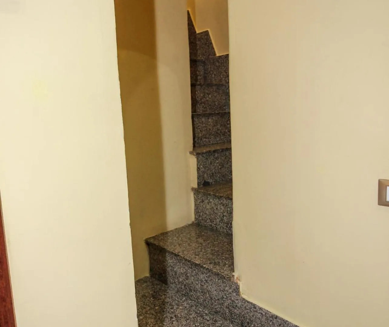 Anthony Apartments Central Station Palermo Guest house