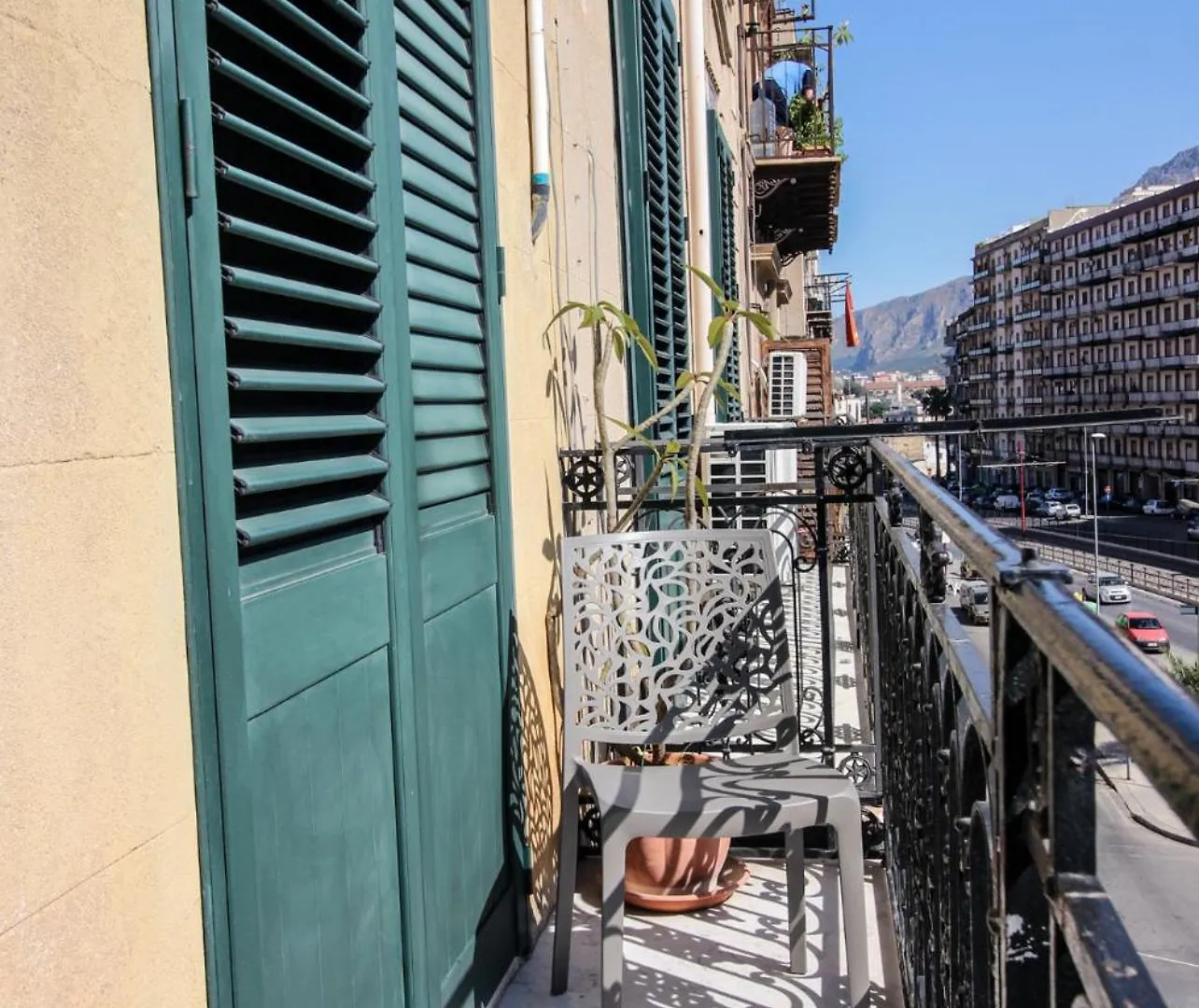 Anthony Apartments Central Station Palermo Guest house